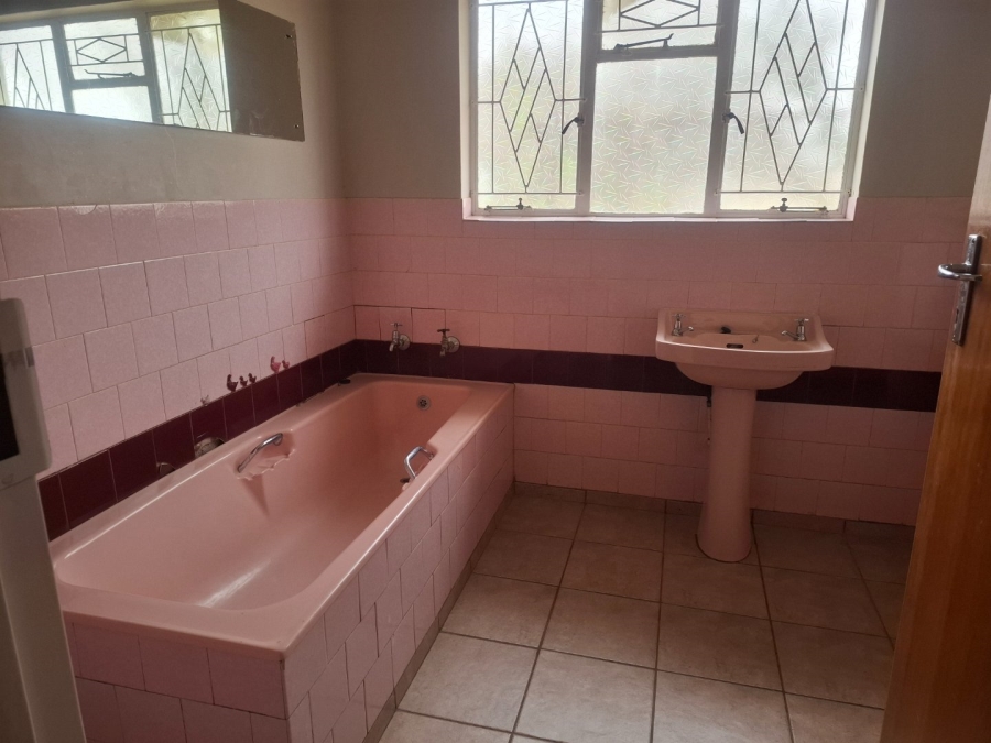 To Let 4 Bedroom Property for Rent in Presidentia Free State